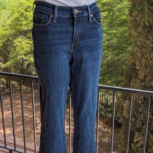 levi Straight leg size 6 jeans